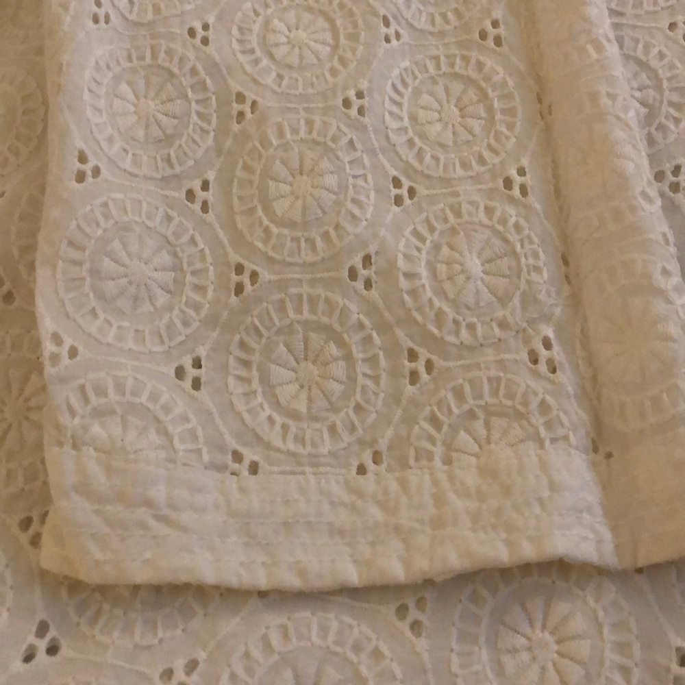 Lace tunic, mandarin collar 3/4 sleeve. White